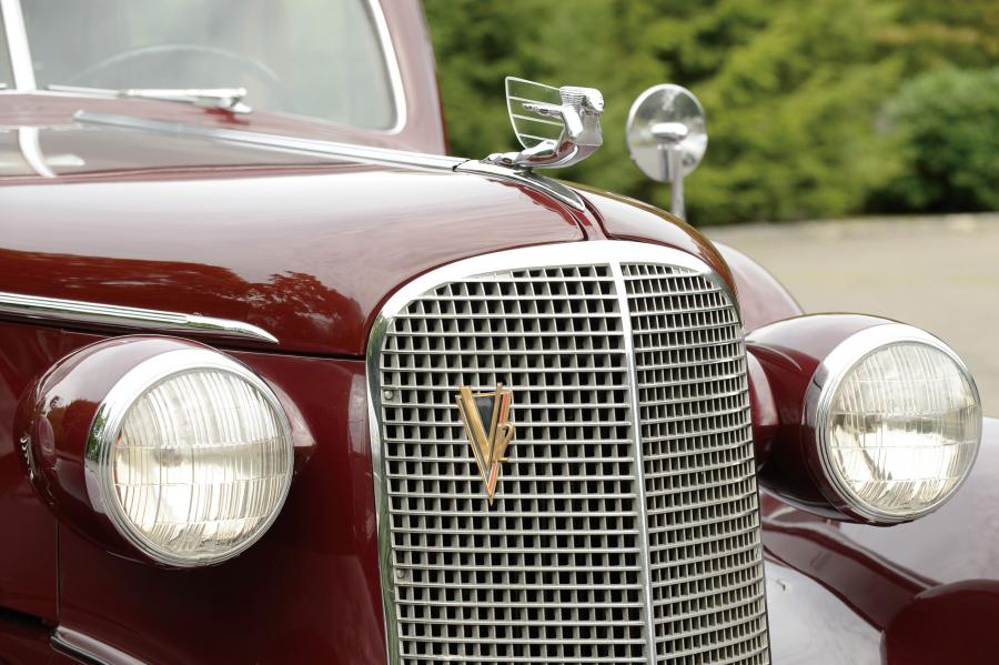  Cadillac Twelve Formal Sedan by Fleetwood 1937 года  (фото 6 из 26)